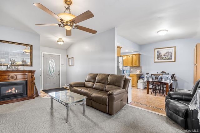 19 Evelyn Road, Port Jefferson Station, NY 11776