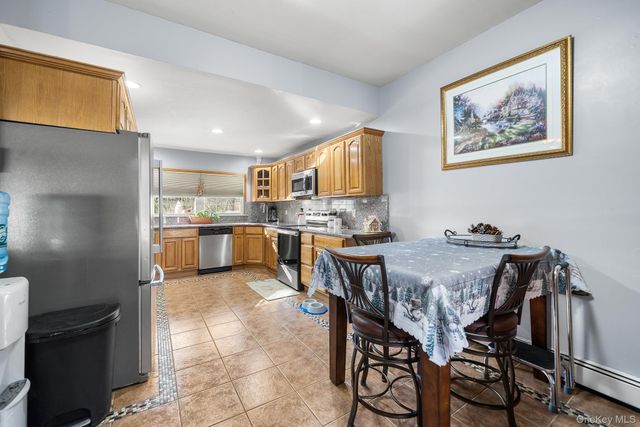 19 Evelyn Road, Port Jefferson Station, NY 11776