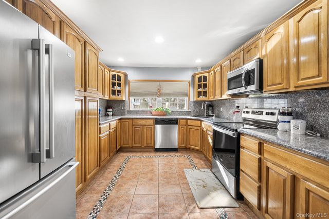 19 Evelyn Road, Port Jefferson Station, NY 11776