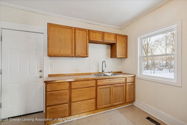 1544 Lansing Avenue, Lansing, MI 48915