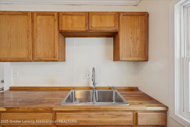 1544 Lansing Avenue, Lansing, MI 48915