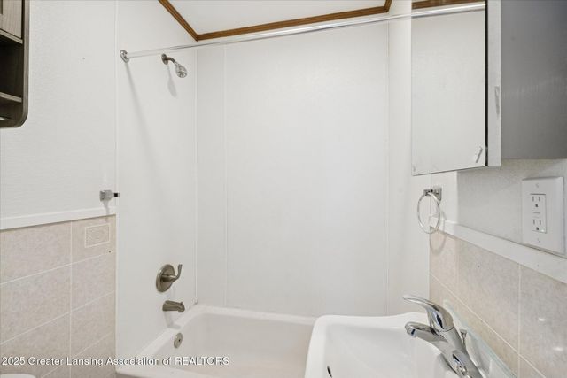 1544 Lansing Avenue, Lansing, MI 48915