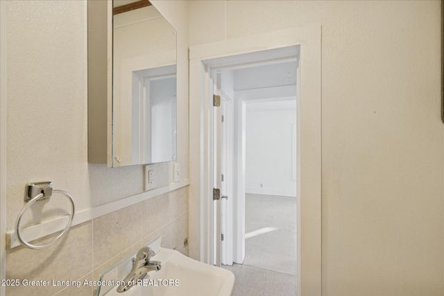 1544 Lansing Avenue, Lansing, MI 48915