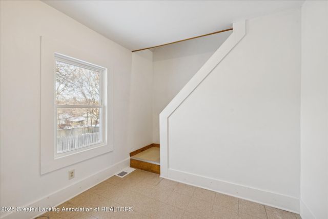 1544 Lansing Avenue, Lansing, MI 48915