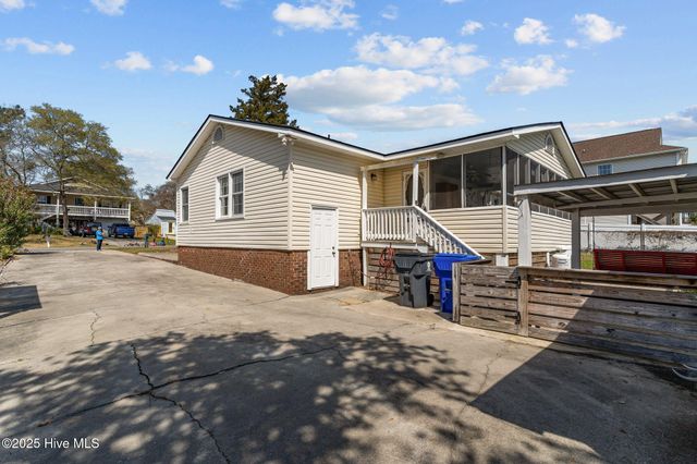 108 SE 3rd Street, Oak Island, NC 28465