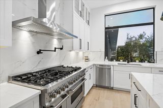 209 W 10th 1/2 Street, Houston, TX 77008