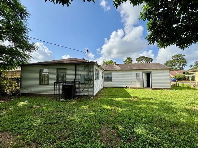 7211 Orlando Street, Houston, TX 77016