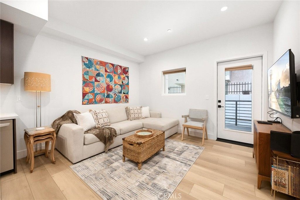 150 S Oak Knoll Avenue 104, Pasadena, CA 91101 — photo 4