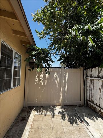 8876 Cypress Avenue 3, Riverside, CA 92503