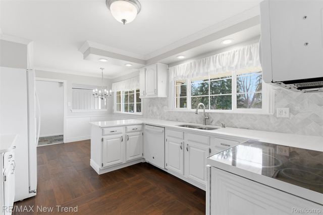 1043 Westview Road, Bloomfield Hills, MI 48304