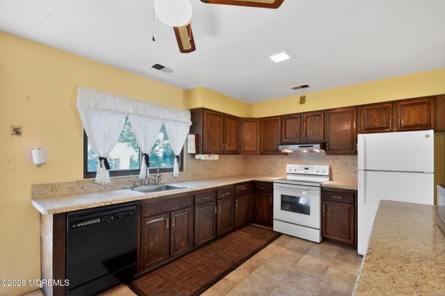 3 Scenic Lane, Matawan, NJ 07747