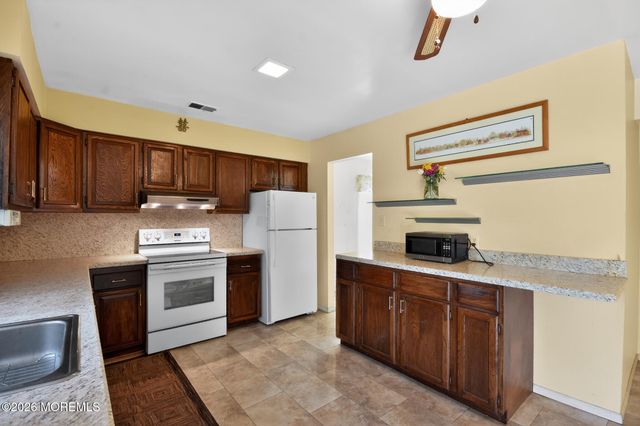 3 Scenic Lane, Matawan, NJ 07747