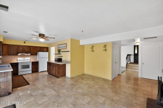 3 Scenic Lane, Matawan, NJ 07747