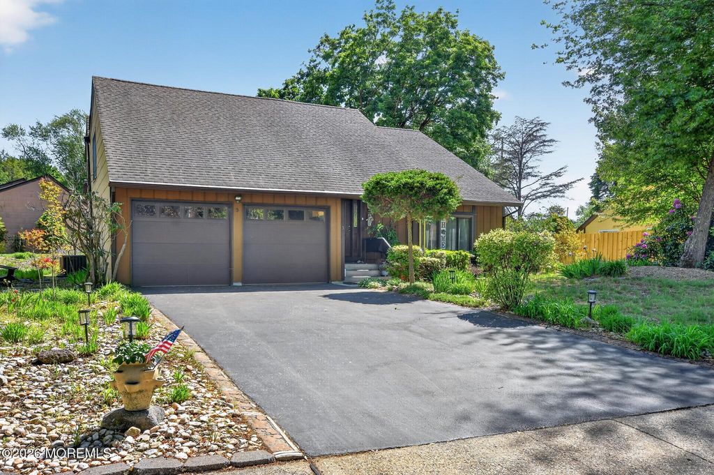 3 Scenic Lane, Matawan, NJ 07747