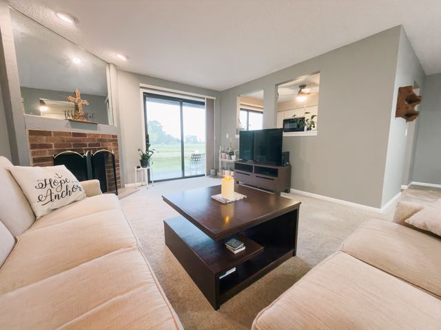 544 ELIZABETH Drive 544, Wood Dale, IL 60191