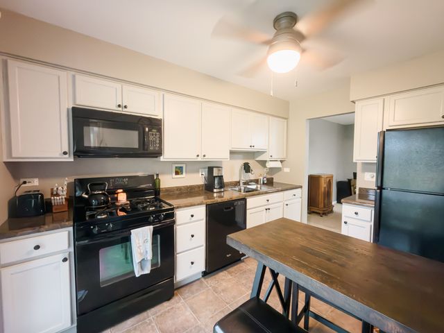 544 ELIZABETH Drive 544, Wood Dale, IL 60191