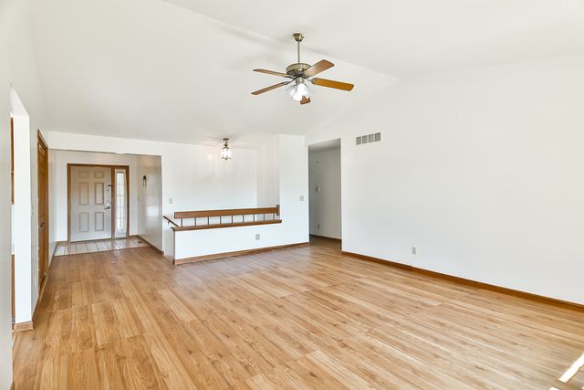 142 Pembroke Road SW, Poplar Grove, IL 61065