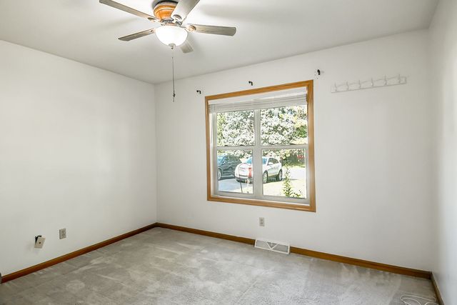 142 Pembroke Road SW, Poplar Grove, IL 61065