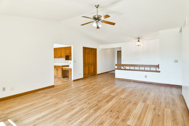 142 Pembroke Road SW, Poplar Grove, IL 61065