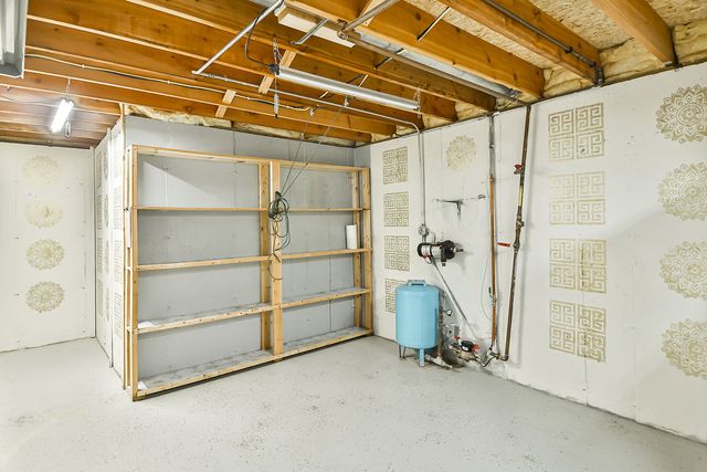 142 Pembroke Road SW, Poplar Grove, IL 61065