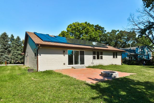 142 Pembroke Road SW, Poplar Grove, IL 61065