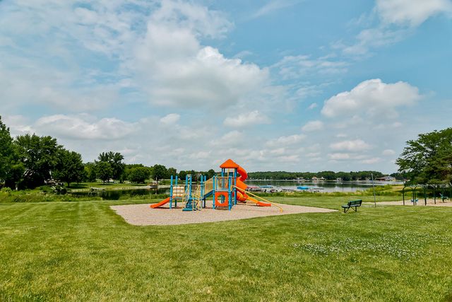 142 Pembroke Road SW, Poplar Grove, IL 61065