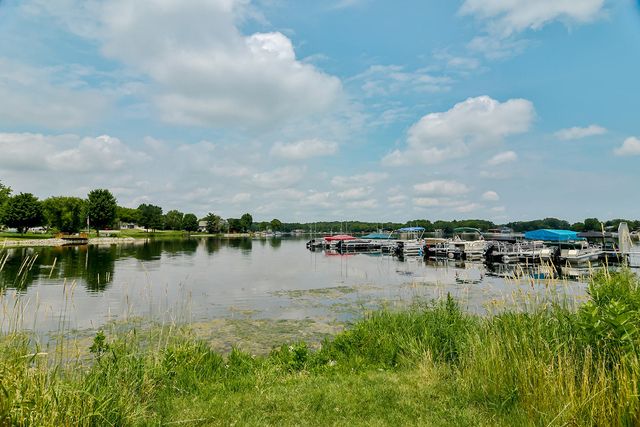 142 Pembroke Road SW, Poplar Grove, IL 61065