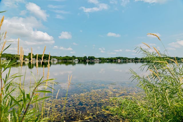 142 Pembroke Road SW, Poplar Grove, IL 61065