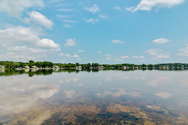 142 Pembroke Road SW, Poplar Grove, IL 61065