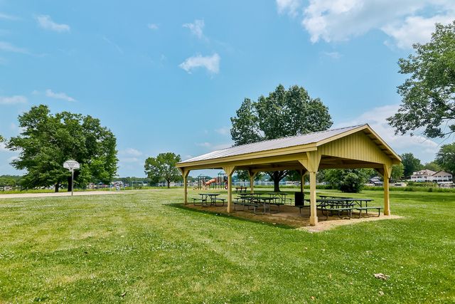 142 Pembroke Road SW, Poplar Grove, IL 61065