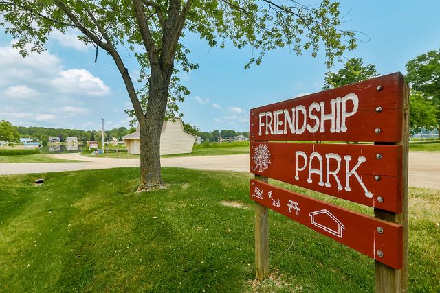 142 Pembroke Road SW, Poplar Grove, IL 61065