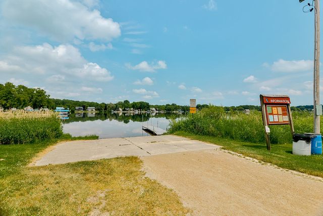 142 Pembroke Road SW, Poplar Grove, IL 61065