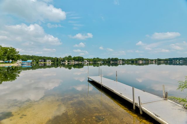 142 Pembroke Road SW, Poplar Grove, IL 61065