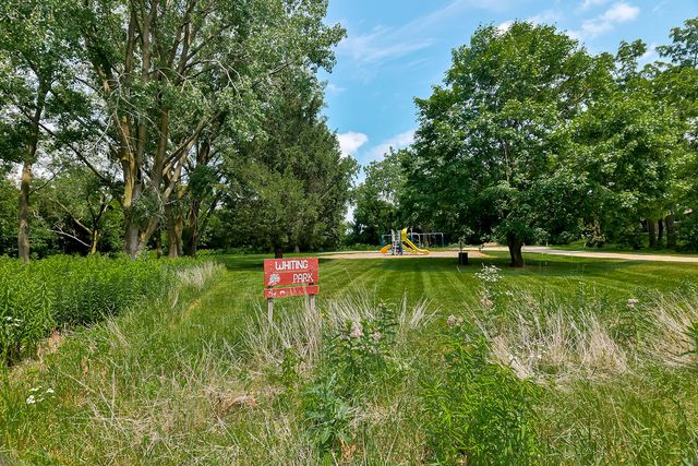 142 Pembroke Road SW, Poplar Grove, IL 61065