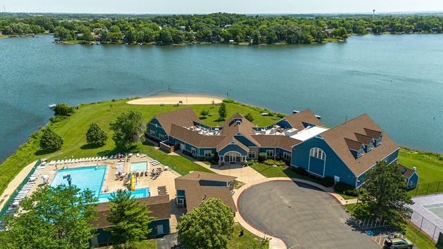 142 Pembroke Road SW, Poplar Grove, IL 61065