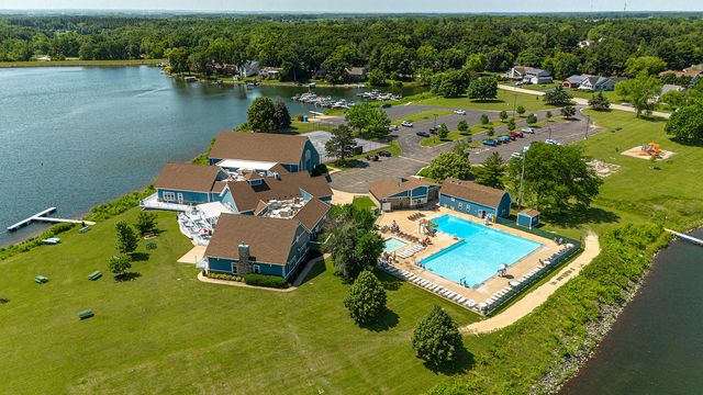 142 Pembroke Road SW, Poplar Grove, IL 61065