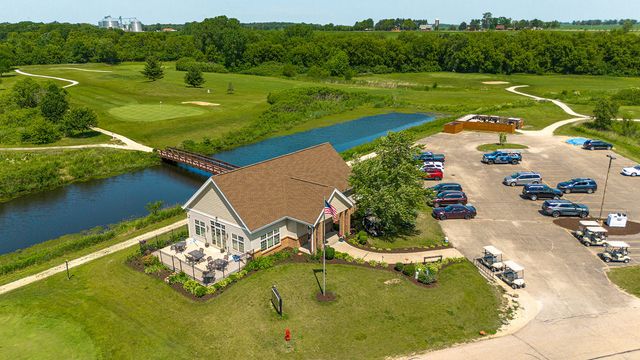 142 Pembroke Road SW, Poplar Grove, IL 61065