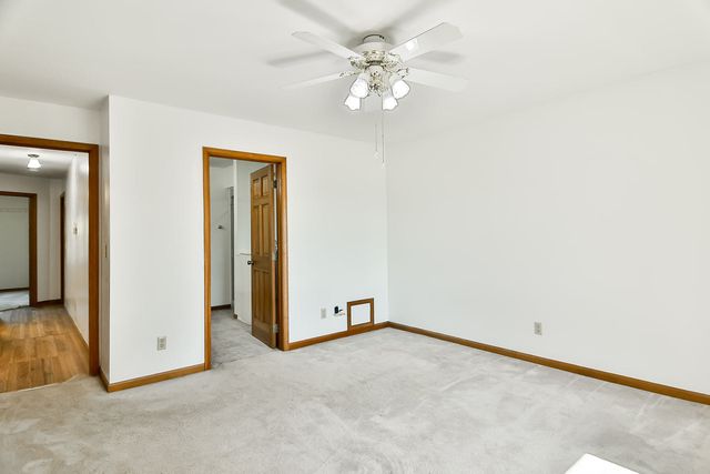 142 Pembroke Road SW, Poplar Grove, IL 61065