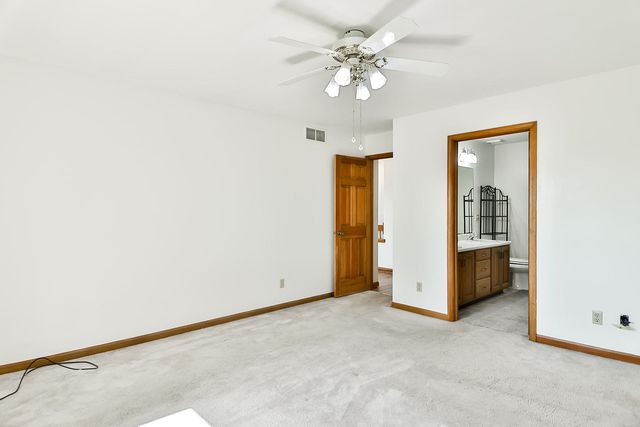 142 Pembroke Road SW, Poplar Grove, IL 61065