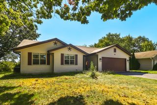 142 Pembroke Road SW, Poplar Grove, IL 61065