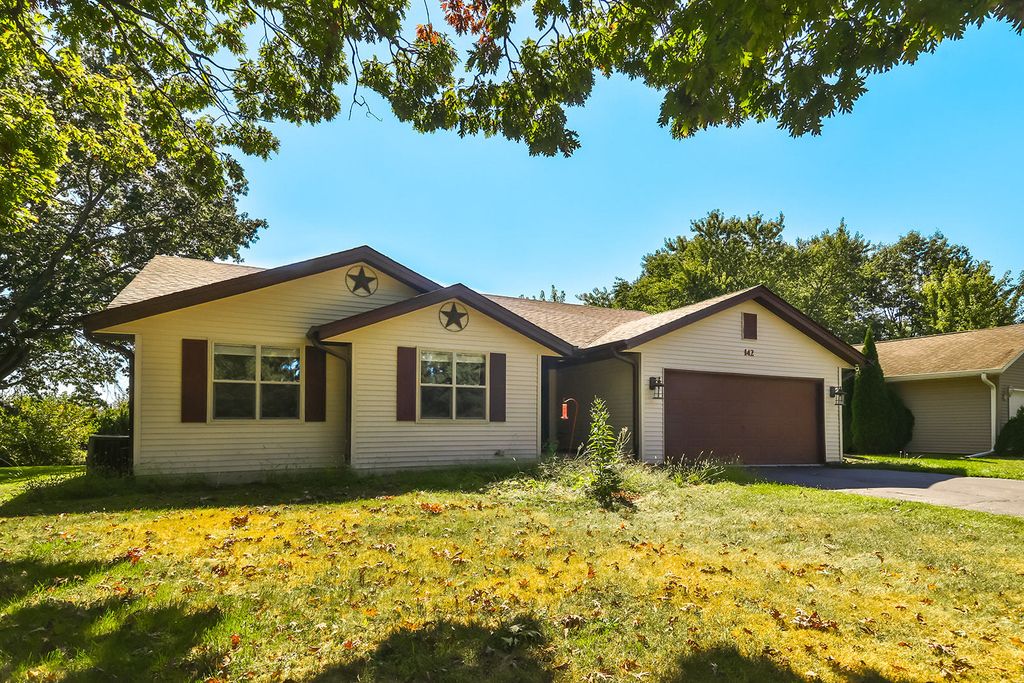 142 Pembroke Road SW, Poplar Grove, IL 61065