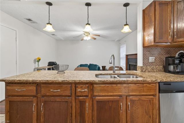 882 Belvoir CIR, Newport News, VA 23608