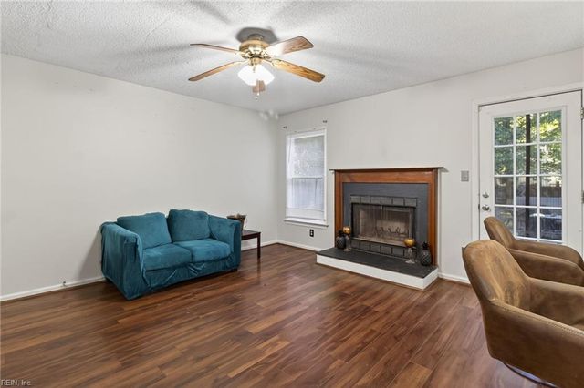 882 Belvoir CIR, Newport News, VA 23608