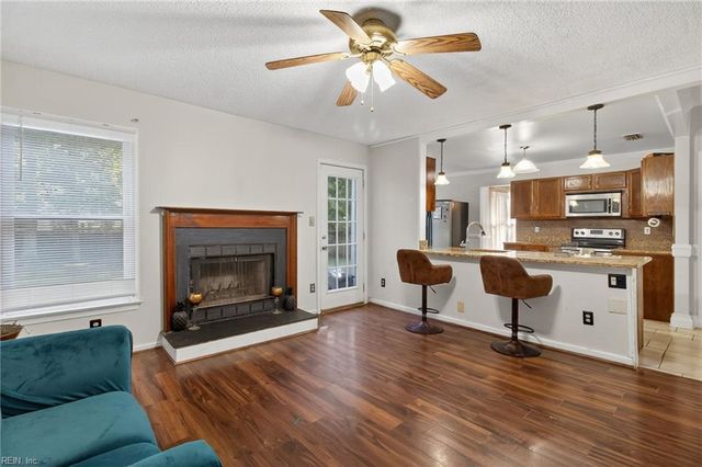 882 Belvoir CIR, Newport News, VA 23608