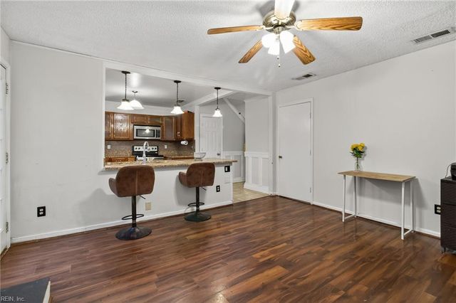 882 Belvoir CIR, Newport News, VA 23608