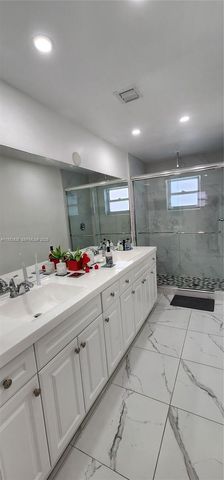 9829 SW 221st St 1, Cutler Bay, FL 33190