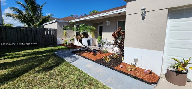 9829 SW 221st St 1, Cutler Bay, FL 33190