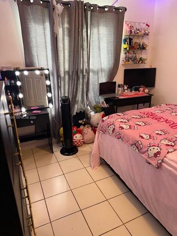 9829 SW 221st St 1, Cutler Bay, FL 33190