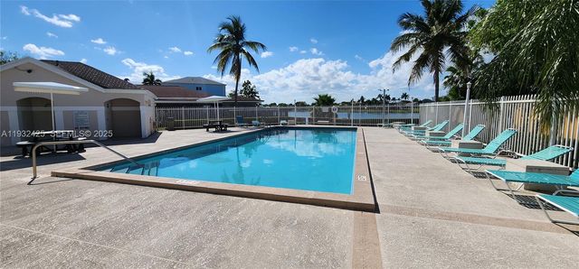 9829 SW 221st St 1, Cutler Bay, FL 33190