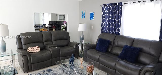 9829 SW 221st St 1, Cutler Bay, FL 33190